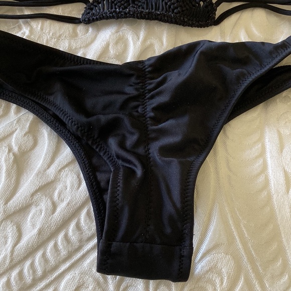 Victoria’s Secret black bikini - Picture 6 of 9